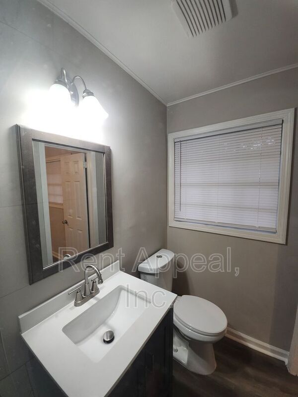 Building Photo - 2830 Knollview Dr