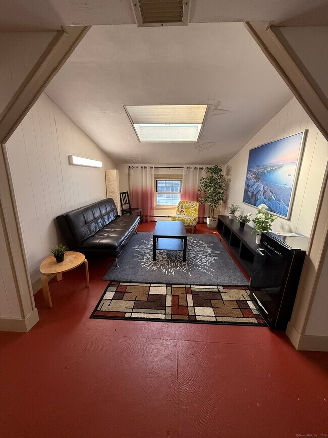 Building Photo - 389 Orange St