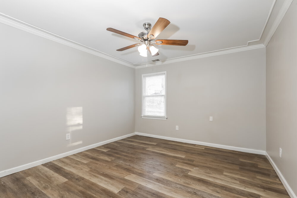 Building Photo - 820 Oakdale Dr