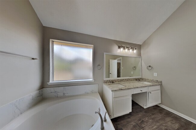 Building Photo - 16935 Valley Palms Dr