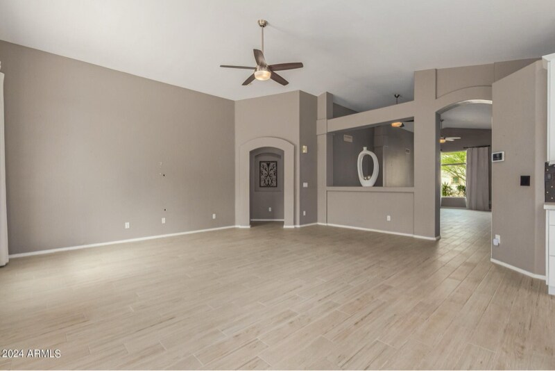 Building Photo - 1505 E Wahalla Ln