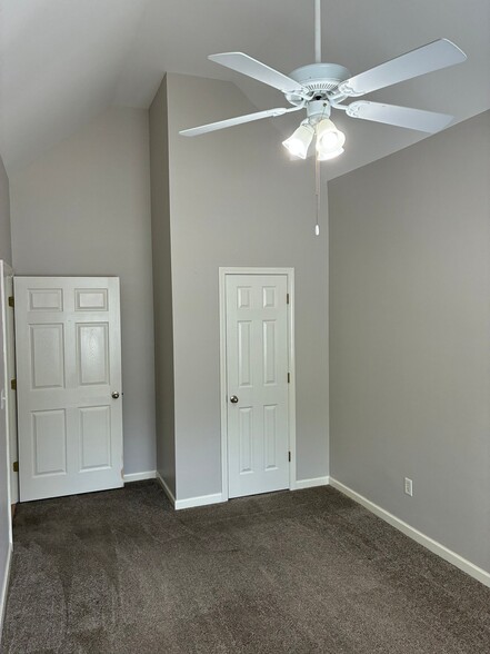 Building Photo - 57 Park Dr S