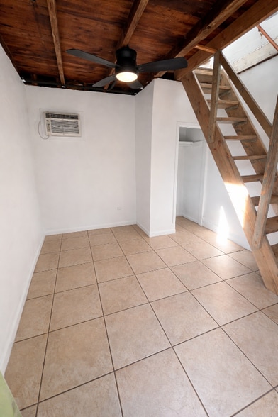 Building Photo - 1318 W Monroe St