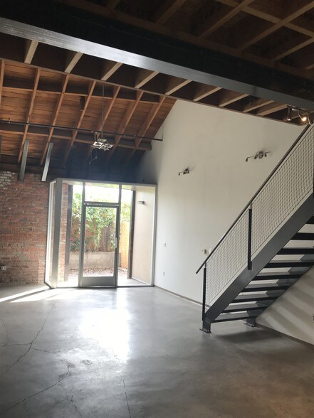 Lacy Studio Townhouse Lofts Los Angeles Ca Apartment Finder