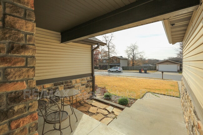 Building Photo - 1000 Peak St