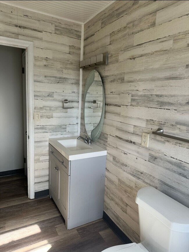 Building Photo - JP409-411 E. Bismark