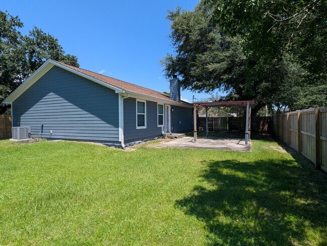 Building Photo - 8325 Fortworth St