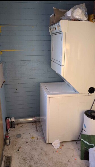 In unit laundry - 327 S Adams St