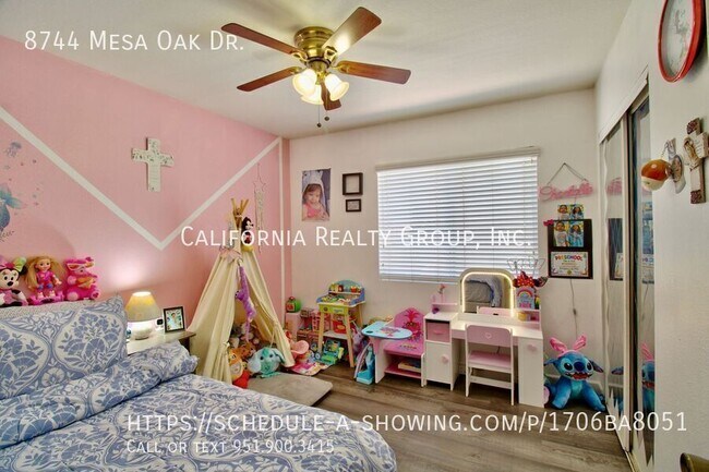Building Photo - 8744 Mesa Oak Dr