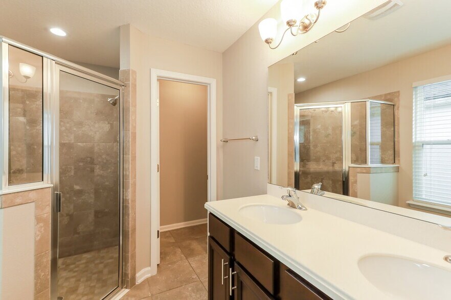 Building Photo - 2643 Salt Lake Dr