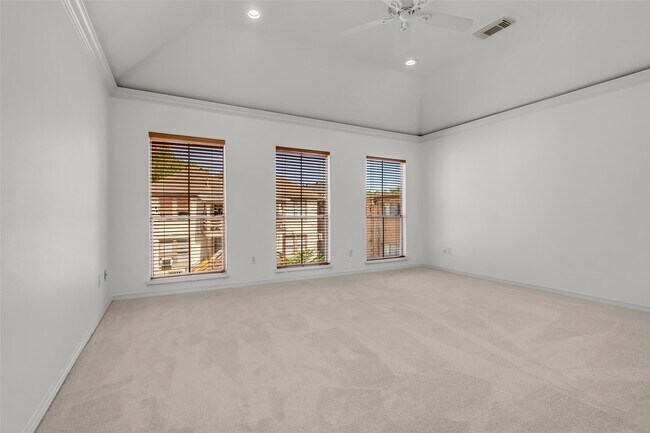Building Photo - 4916 Travis St