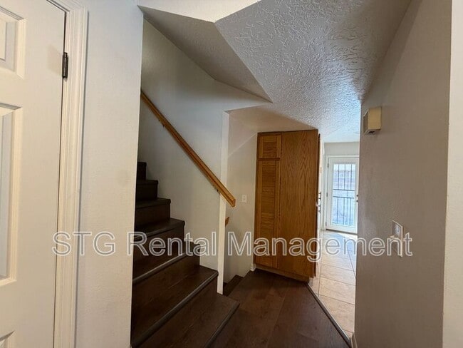 Building Photo - 696 N 600 W