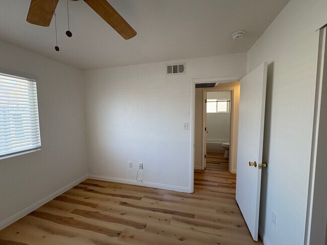 Building Photo - 5230 E Owens Ave