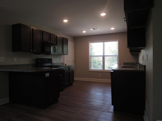 Building Photo - 1515 Stamps St