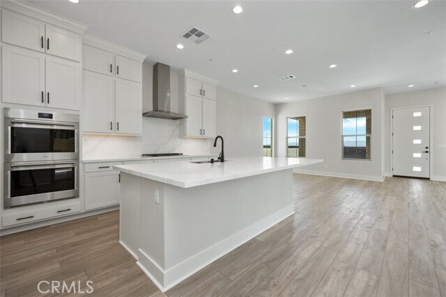 Building Photo - 9355 Astor