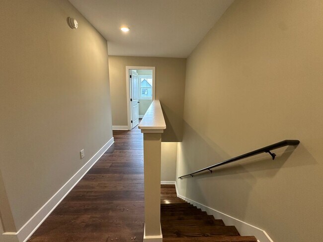 Building Photo - Beautiful new townhouse located in the new...