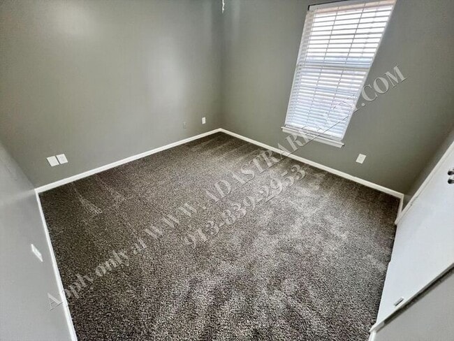 Building Photo - Affordable Living in Kansas City-Available NOW!!