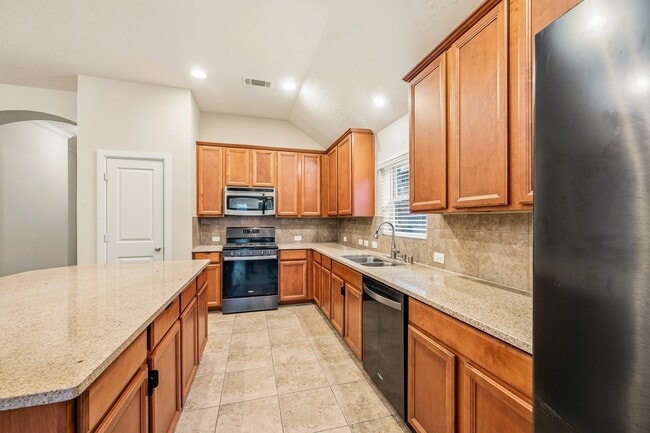 Building Photo - 18315 E Willow Oak Bend Dr