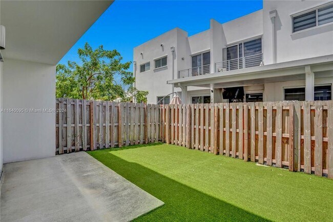 Building Photo - 10271 NW 72nd St