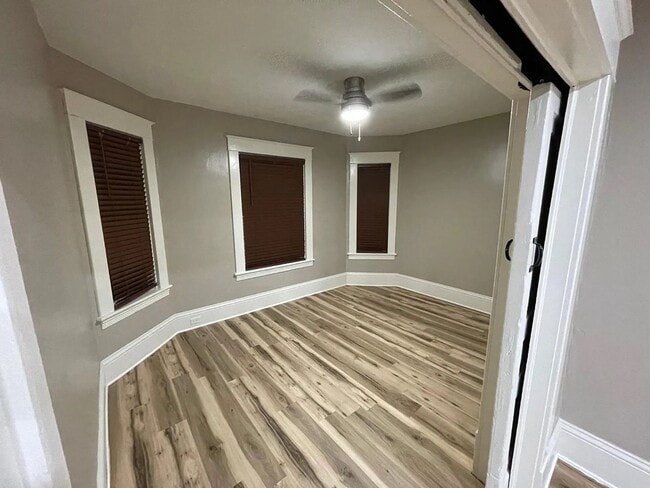 Building Photo - 946 Sigsbee St SE