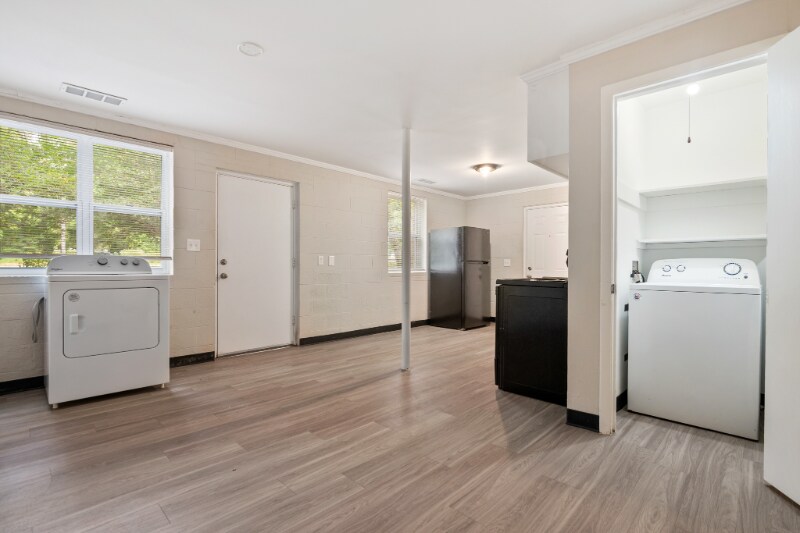 Building Photo - 2209 Morehead Ave