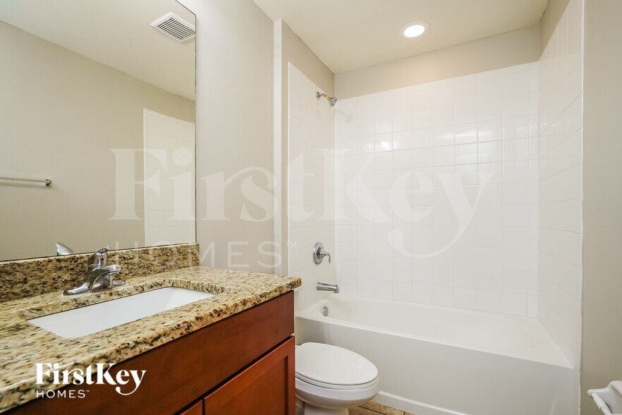 Building Photo - 3229 NW 1st Ave