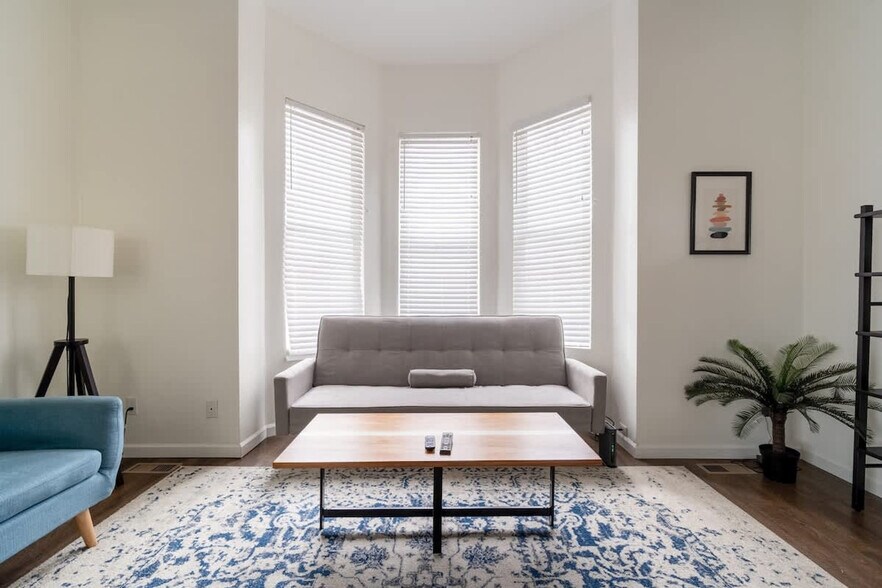 Primary Photo - 2334 SE 8th Ave