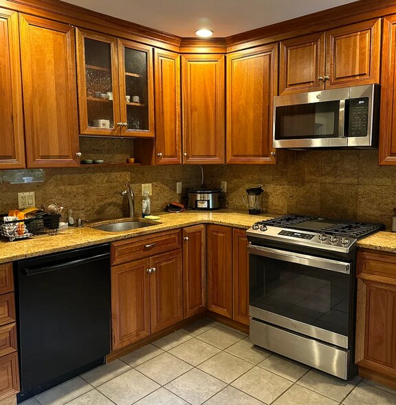 Primary Photo - 299 Mill St