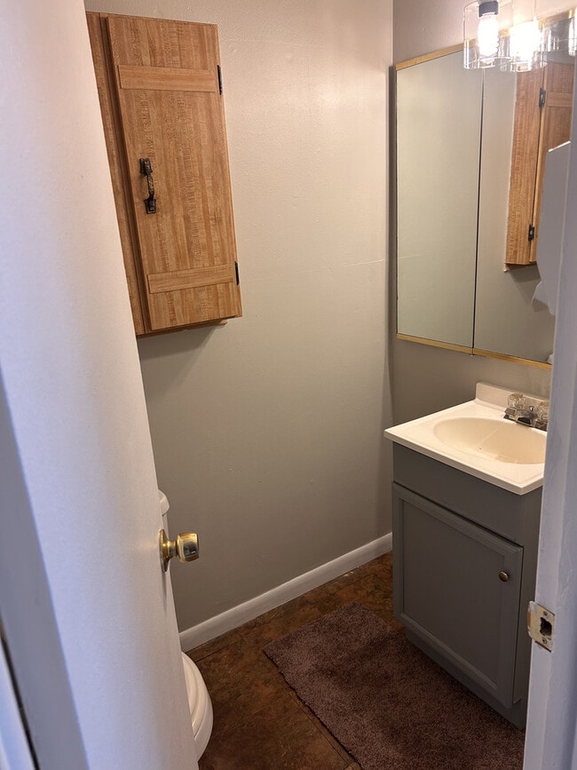 Building Photo - 208 Dee Rd