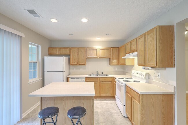 Building Photo - 8074 Shadow Oak Dr