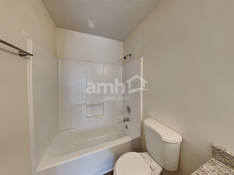 Building Photo - 3255 Dogwood Dr