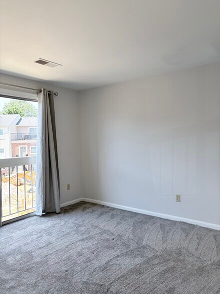 Building Photo - 132 N Bedford St