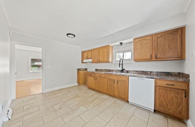 Building Photo - 1282 Summit Dr