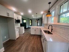 Building Photo - 909 James Ave