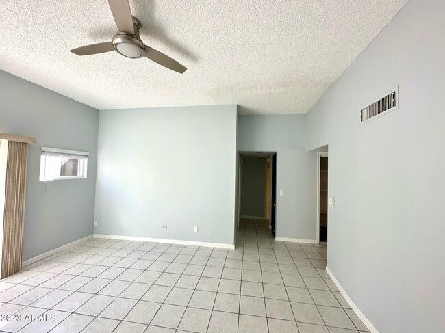 Building Photo - 821 E Orange Dr