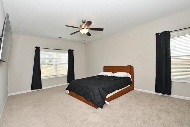 Building Photo - 208 Arrowwood Dr