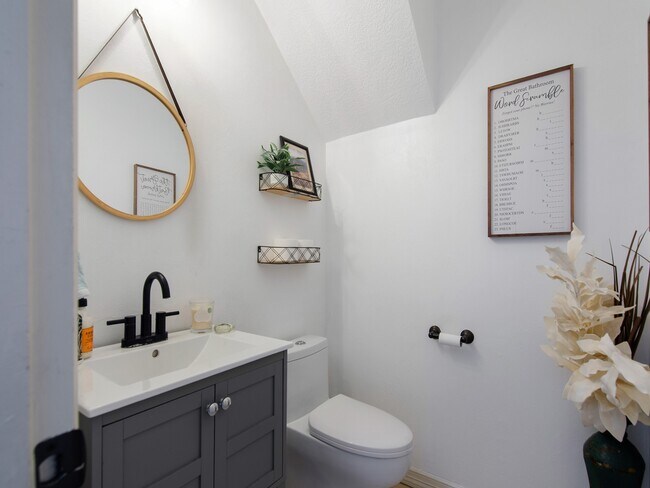 Building Photo - 25 Cokeberry St