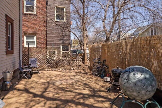 Building Photo - 2515 Lyndale Ave S