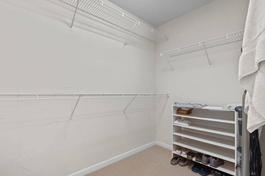 Building Photo - 5077 Capulet Cir