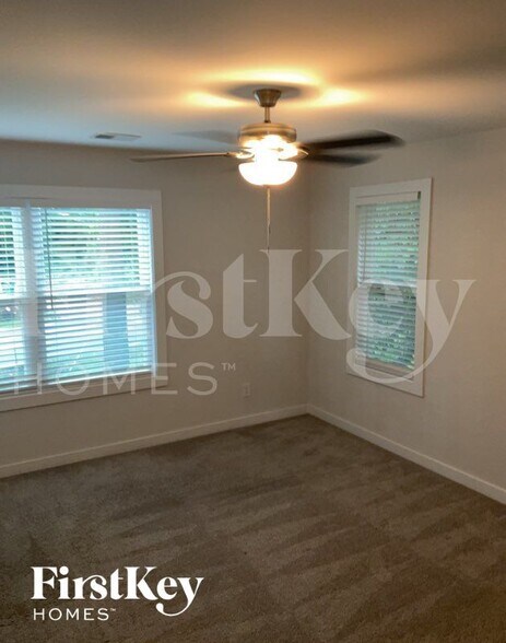 Building Photo - 7421 Cedarbrook Dr