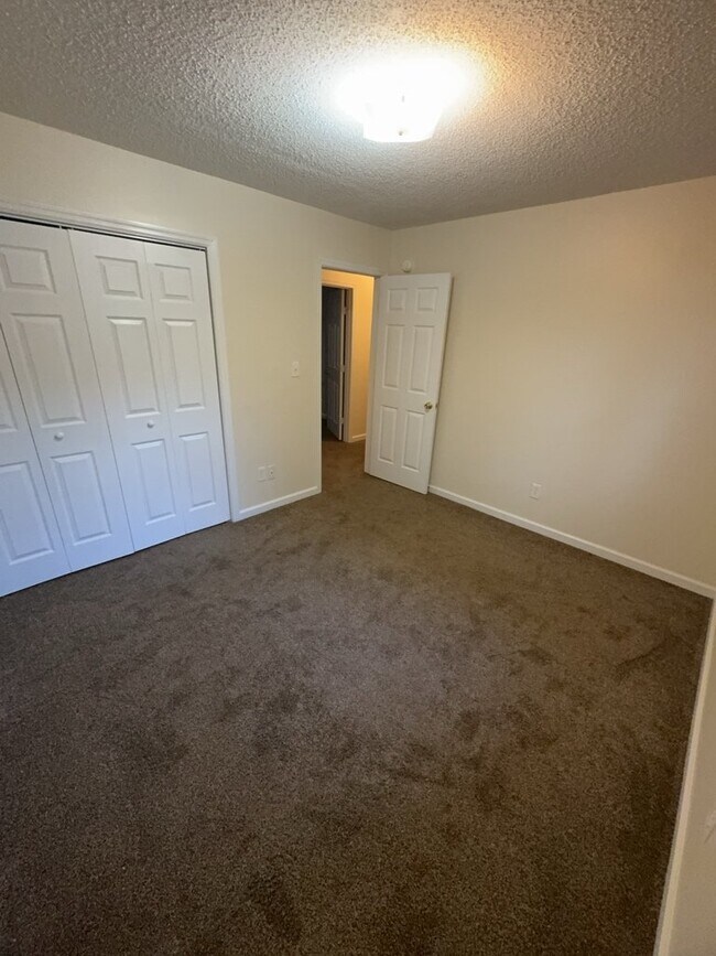 Building Photo - Charming 3 Bedroom, 2 Bath Home in Hubert-132 Daphne Drive