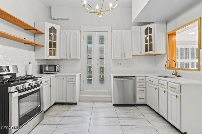 Building Photo - 3225 Fort Blvd