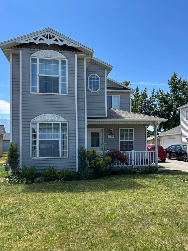 Building Photo - Utilities & Internet Included! 4 Bed 2.5 B...