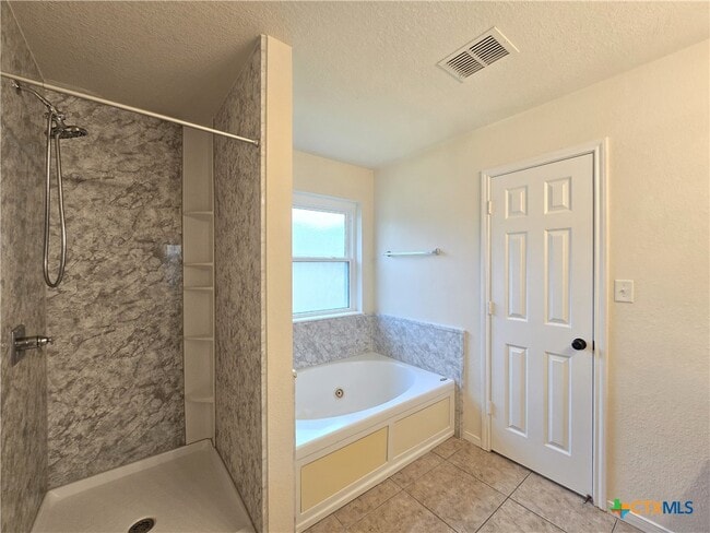 Building Photo - 5705 Mandalay Dr