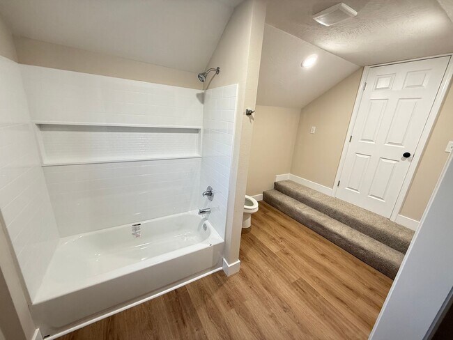 Building Photo - 4 Bed 2 Bath Aurora, MO