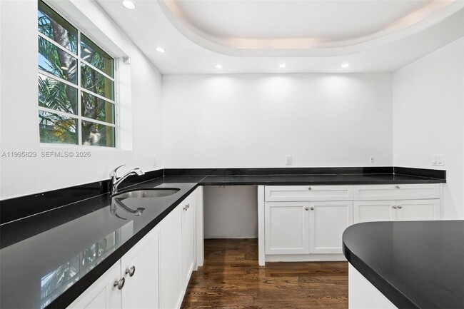 Building Photo - 1545 Meridian Ave