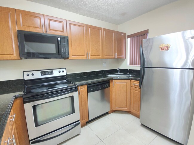 Building Photo - Spacious 2BR in Terrazas Del Sol