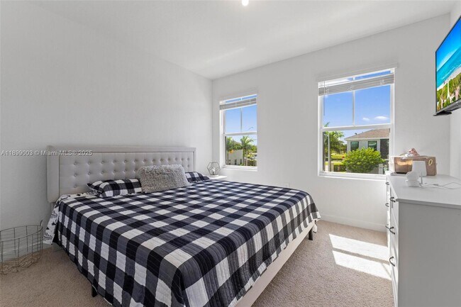 Building Photo - 377 NE 1st Ave