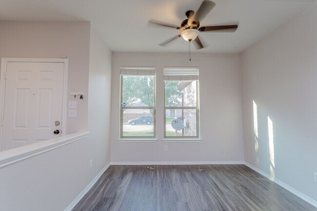 Building Photo - 2007 Rim Rock Dr