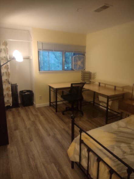 Second Bedroom - 403 East Bluff